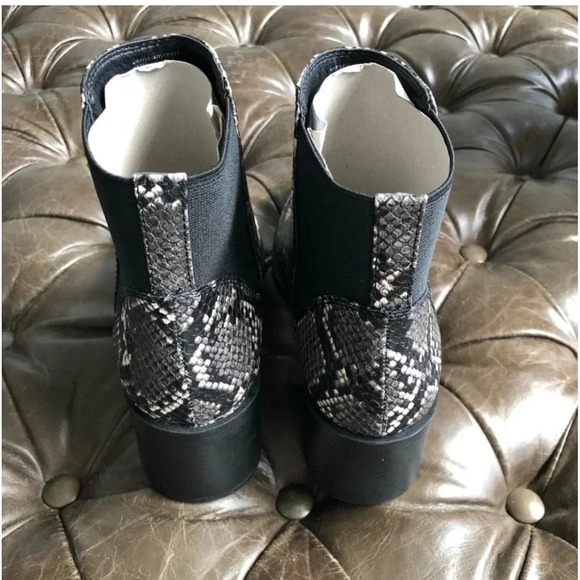 NEW Steve Madden Arrive Grey Snake embossed print Bootie
ARVE011 western point - Picture 8 of 14